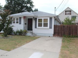 11 Center Ave, Keansburg, NJ 07734