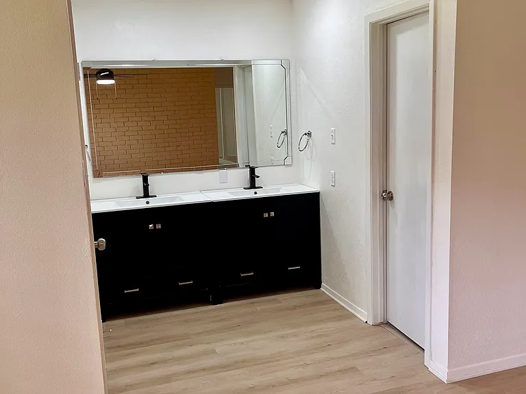 802 Voyager Dr — Photo 13