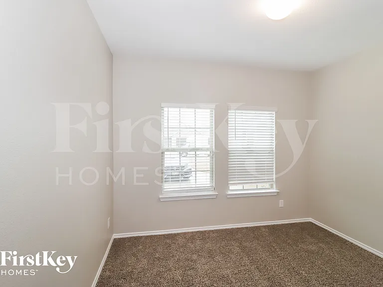 1539 Owen Way — Photo 10