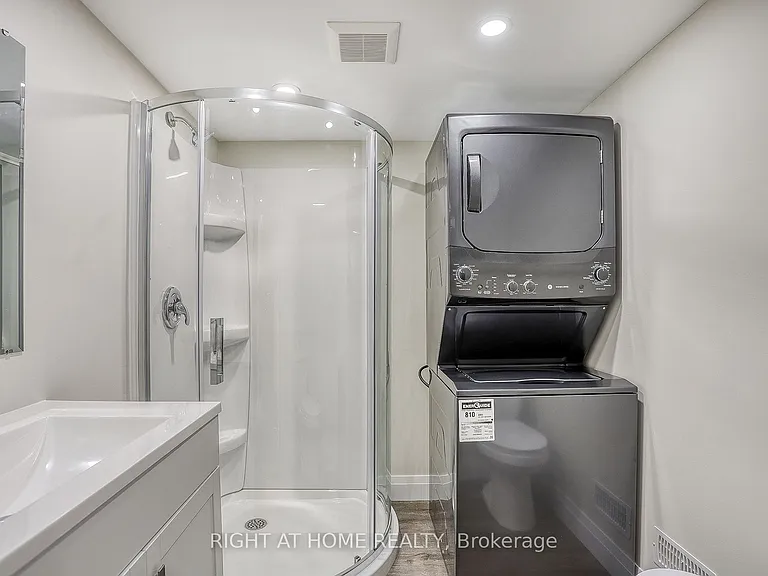 37 Brockman Cres #BASEMENT — Photo 6
