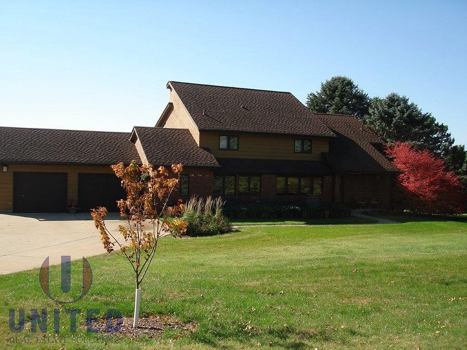 1st image of 609 Surrey Ln
