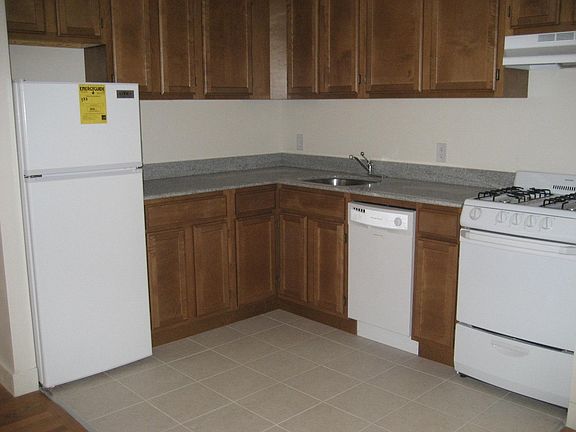 5th image of 70 Bank St Unit 4C