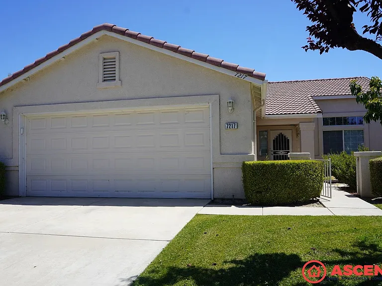 7217 Silver Spray Ave — Photo 1