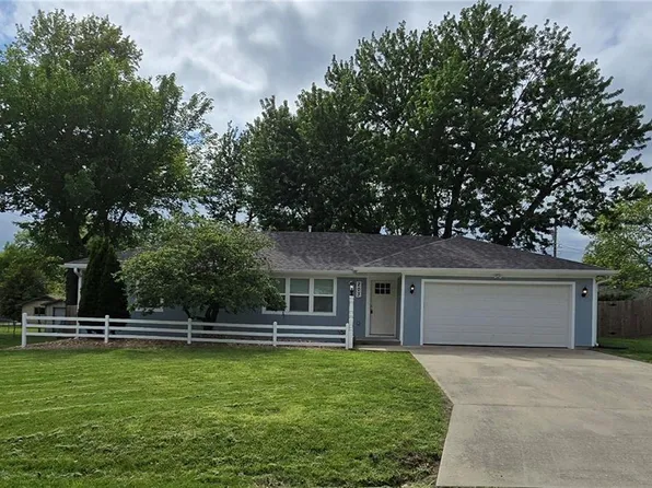 203 Kristine Ave, Clinton, MO 64735