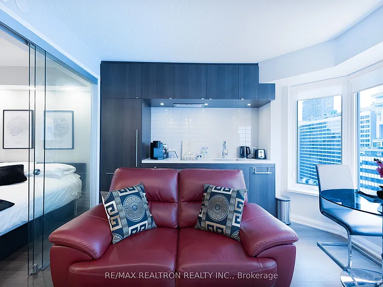 155 Yorkville Ave — Photo 13
