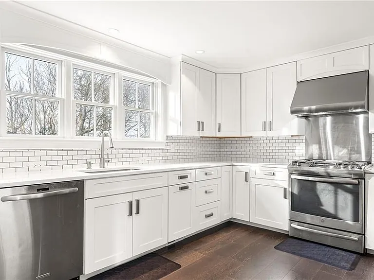 6 Pickering Dr — Photo 8