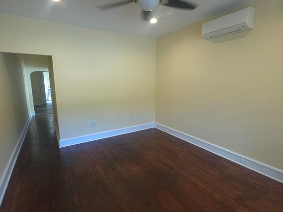 2nd image of 322 Darby Rd APT A