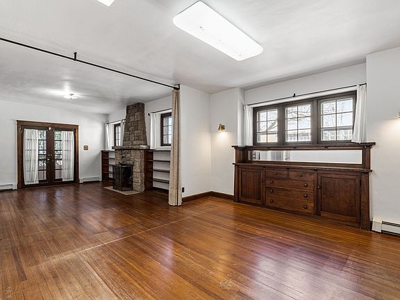 4th image of 717 Don Gaspar Ave