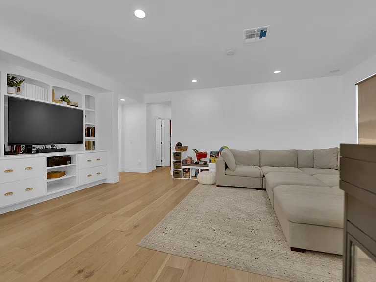 1009 Windfair Village St — Photo 7