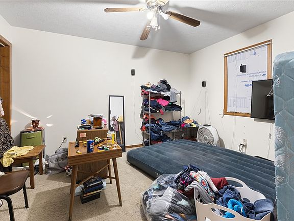 3rd image of 1509 N Panther Ave