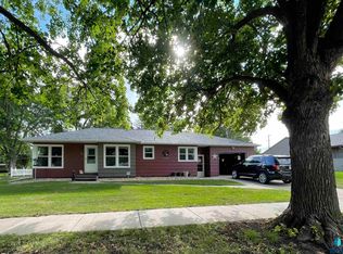 741 6th Ave SW, Pipestone, MN 56164