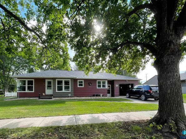 741 6th Ave SW, Pipestone, MN 56164