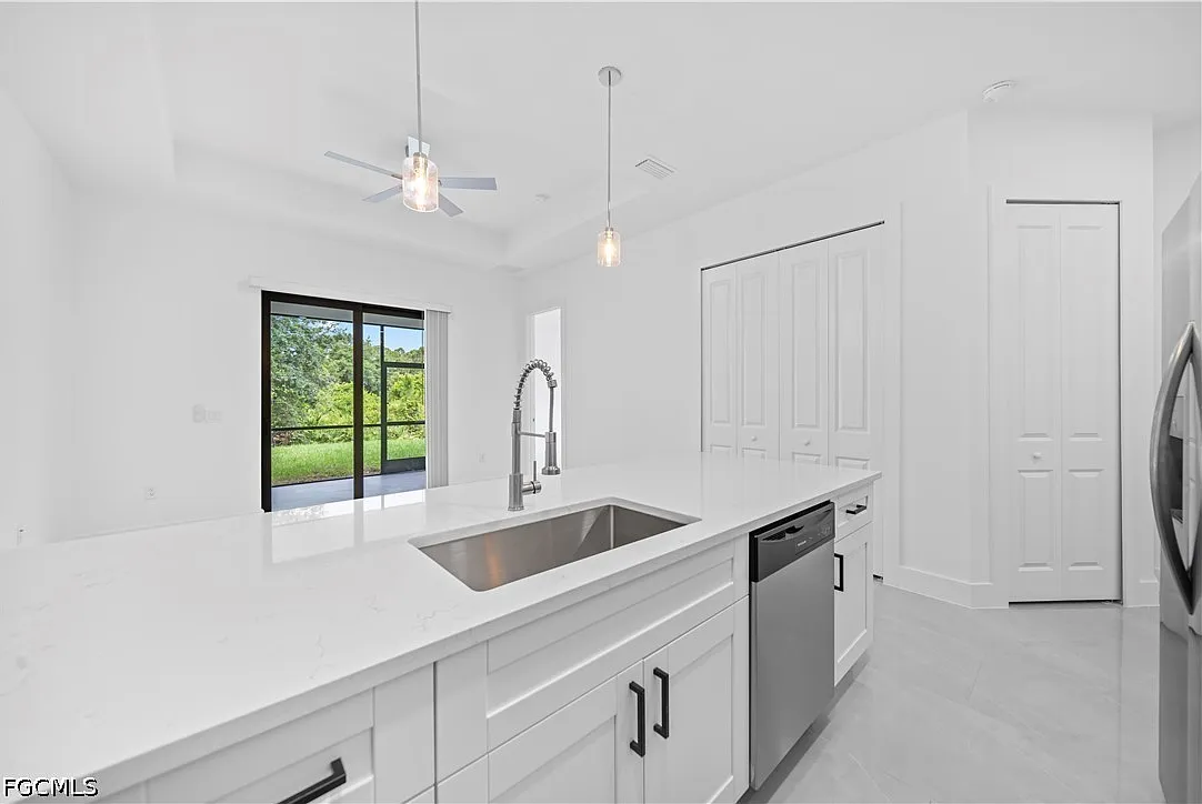 3 bed, 2.0 bath, 1270 sqft, $2,000 — Photo 1