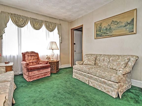 3rd image of 7 Greenville Ct