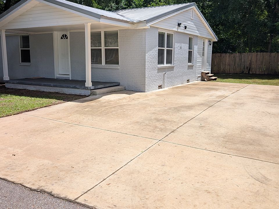 1st image of 202 Law Ave