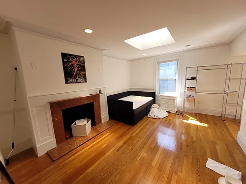 254 Newbury St Photo 1