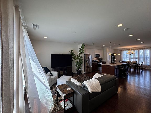 4th image of 3241 Battery Park Pl