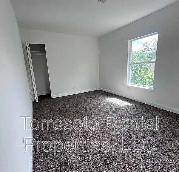 224 W Pyron Ave #B — Photo 2