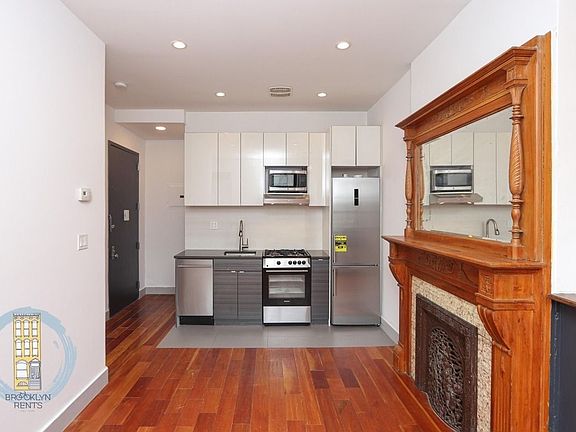 4th image of 678 Saint Marks Ave #2RR