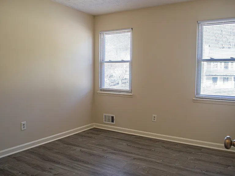 608 Wood Knoll Ct — Photo 17