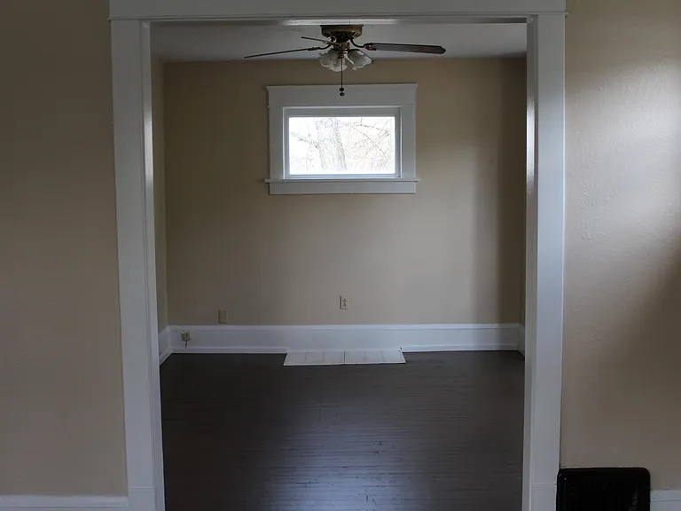 1615 Royal Ave NE — Photo 18