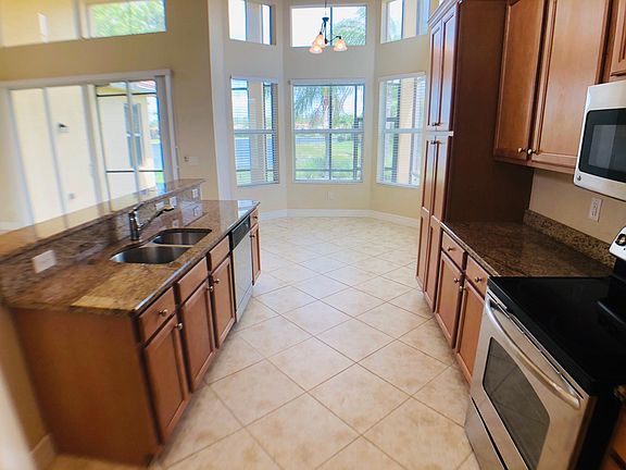 4th image of 11299 Sparkleberry Dr