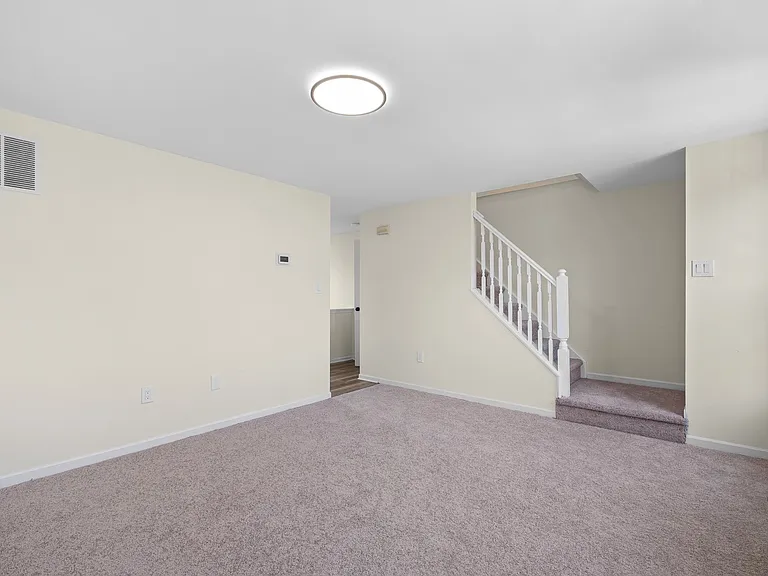 1124 E 14th St — Photo 10