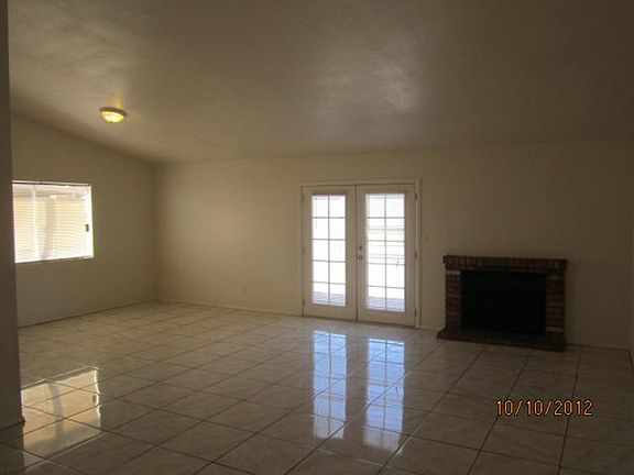 3rd image of 7952 W Monterosa St