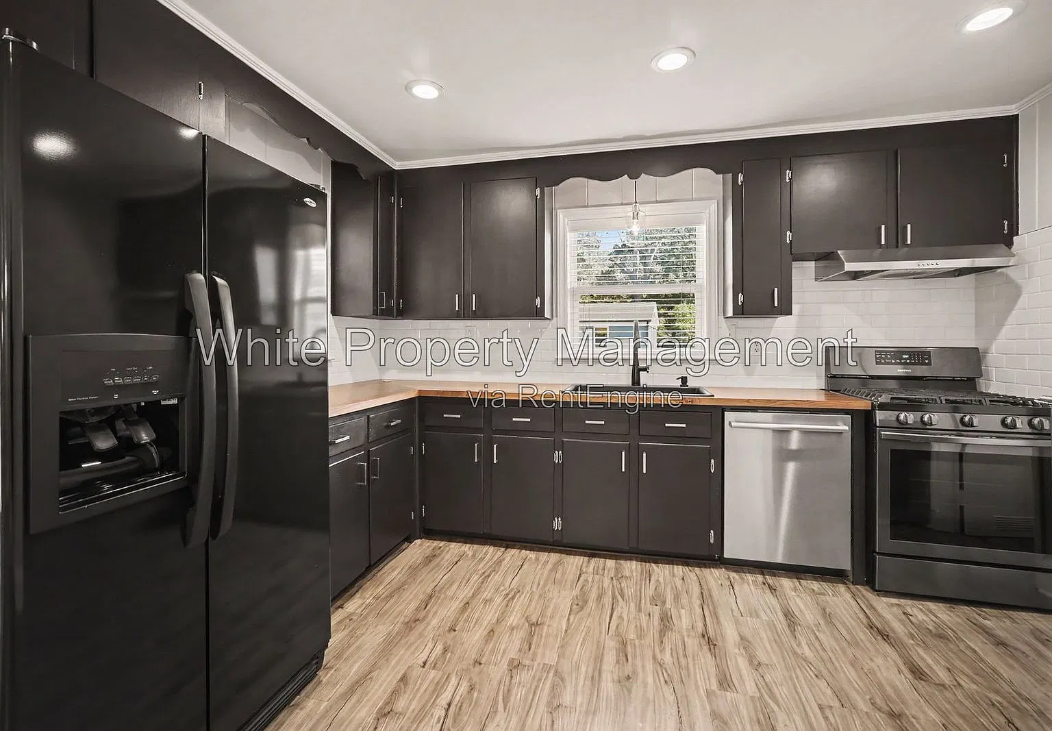 3 bed, 1.5 bath, 1200 sqft, $1,995 — Photo 3