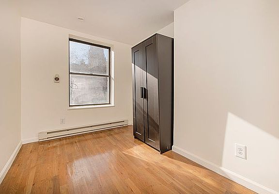 3rd image of 102 Bayard St APT 2