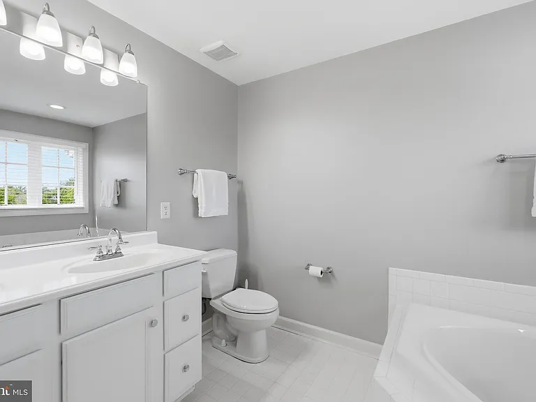 8439 Kirby Lionsdale Dr — Photo 12