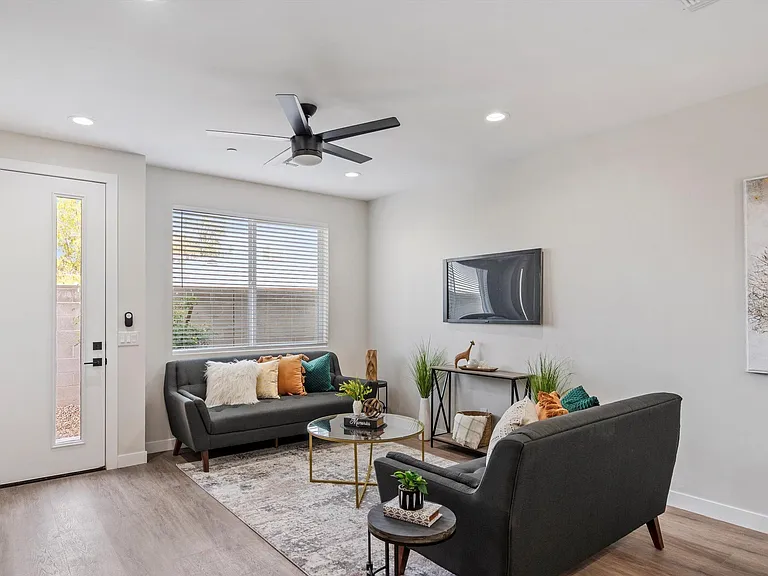 1642 E Monte Vista Rd #5 — Photo 2