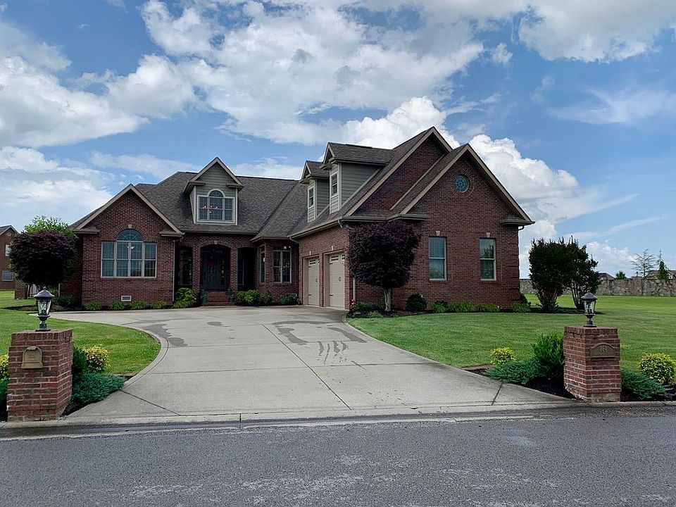 1st image of 864 Crestwood Dr