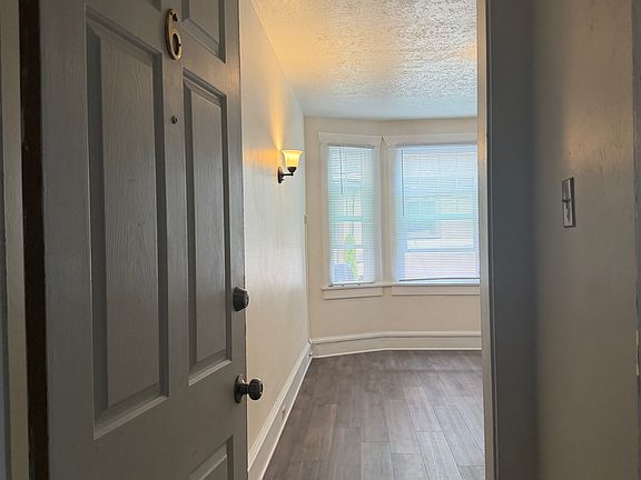 3rd image of 133 N Market Blvd APT 6
