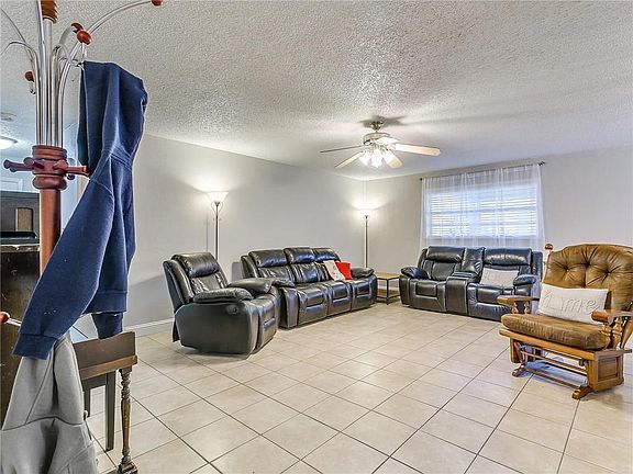 5th image of 2601 Brenda St