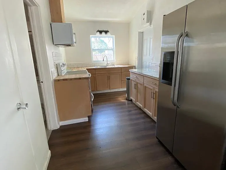 204 17th Stap B NW — Photo 7