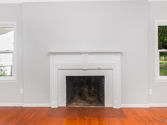 4th image of 1003 Sherman St