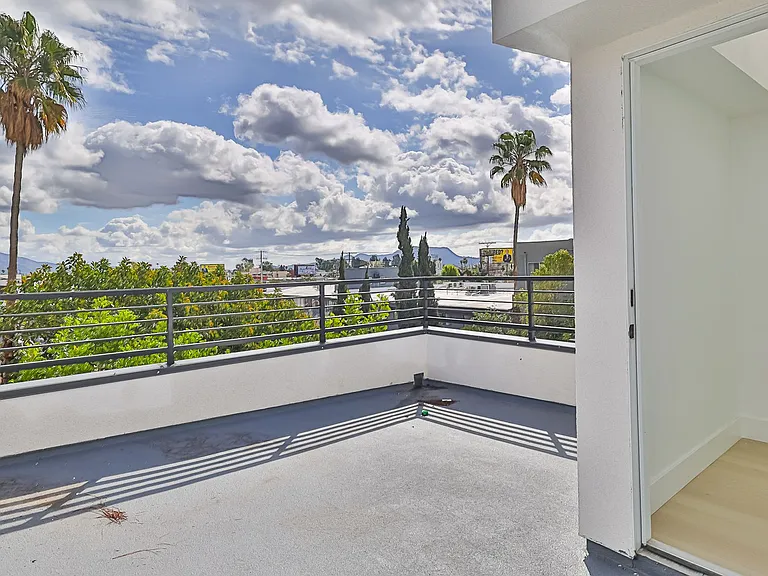 New Construction Luxury 4 Bed Townhomes With Roof Decks — Photo 34