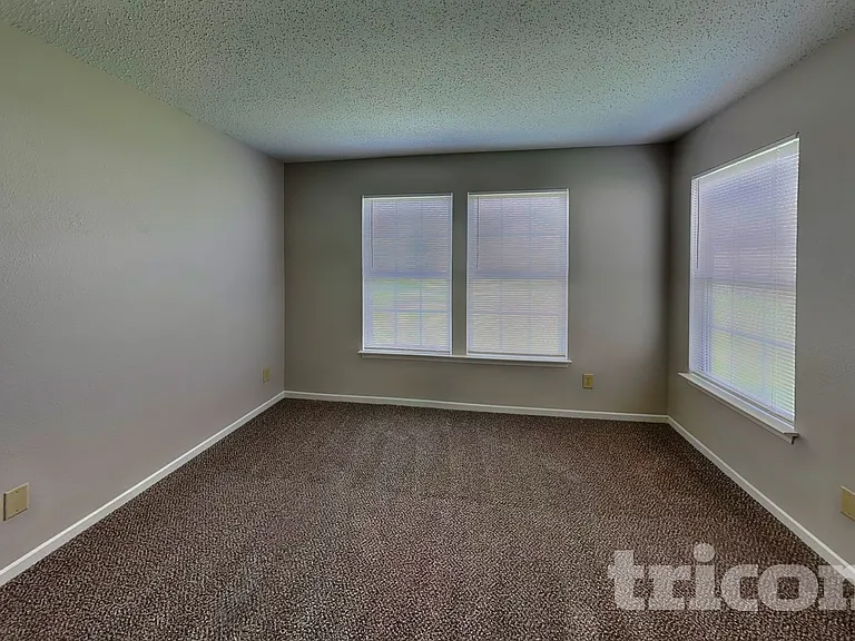 746 Streamside Dr — Photo 6