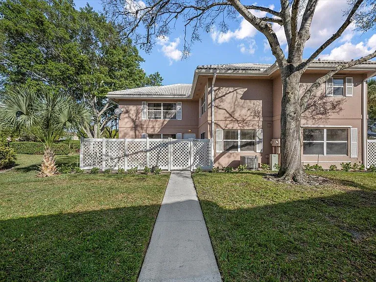 1945 Stratford Way — Photo 3