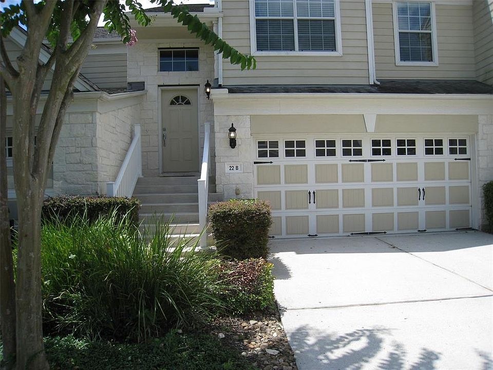 FRONT VIEW OF THE CONDO