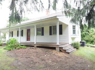 1408 Chopmist Hill Rd, Scituate, RI 02857