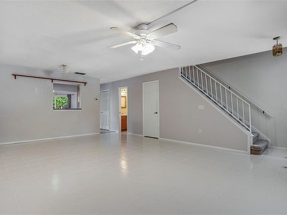 3rd image of 962 Congress Ct