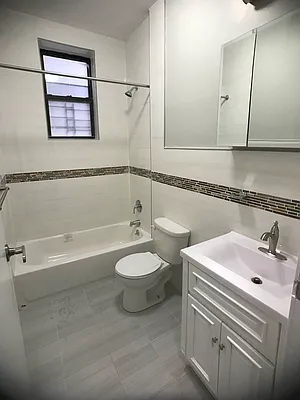 Rented by City Prime Commercial Realty  | media 15