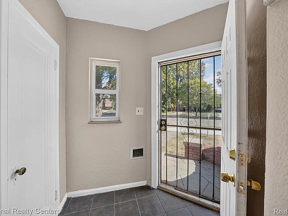 3rd image of 6420 London St