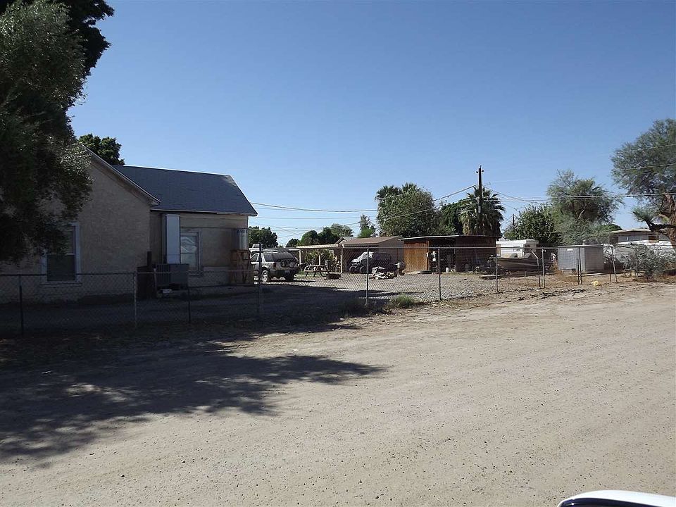 2nd image of 902 S Myrtle Ave