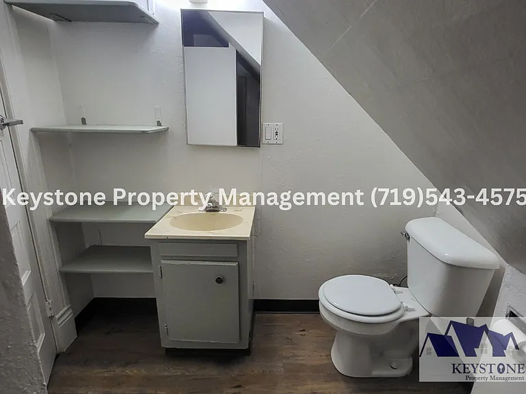 $400 Off Move In Special! Centrally Located 2nd Floor Apartment with 1 Bedroom/1 Bathroom - $800/... — Photo 15