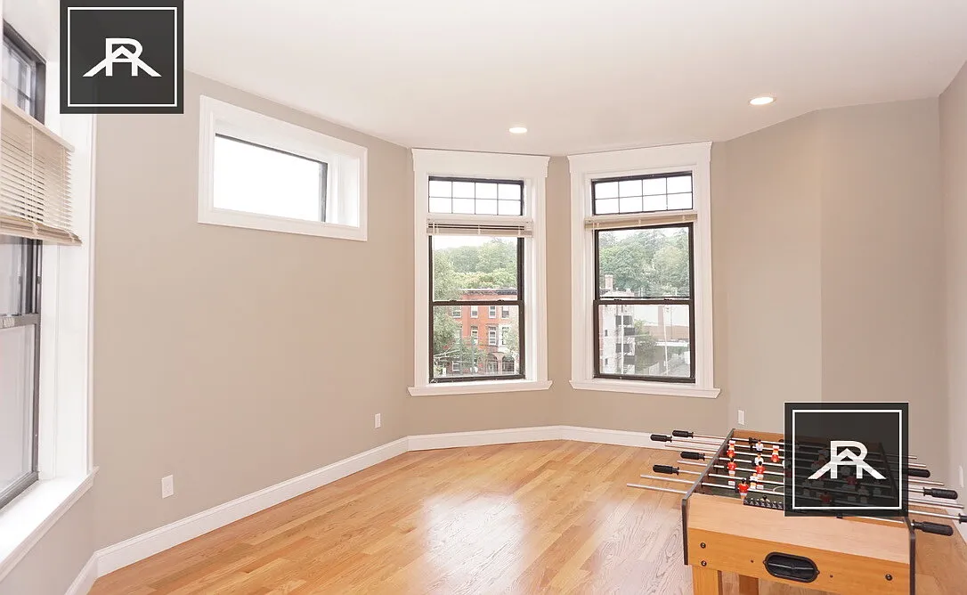 5 bed, 2.0 bath, $5,000 — Photo 2