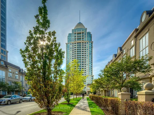 17 Barberry Pl #Penthouse 304, Toronto, ON M2K 3E2