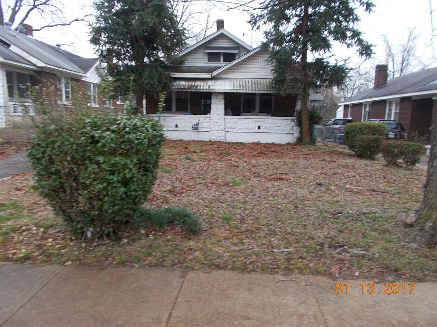 1st image of 411 S Pkwy E